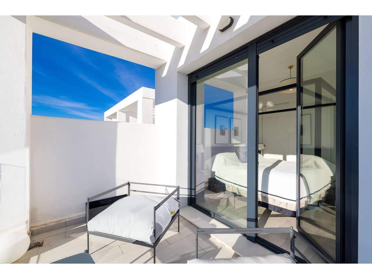 3 soveværelse Byhus til salg i Manilva med swimmingpool garage - € 699.000 (Ref: 9542795)