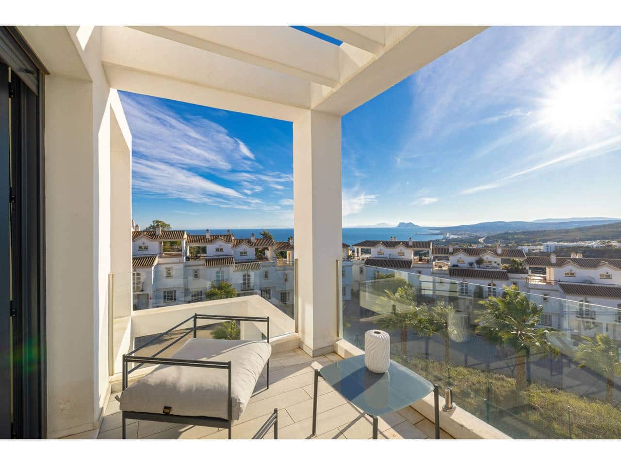 3 soveværelse Byhus til salg i Manilva med swimmingpool garage - € 699.000 (Ref: 9542795)