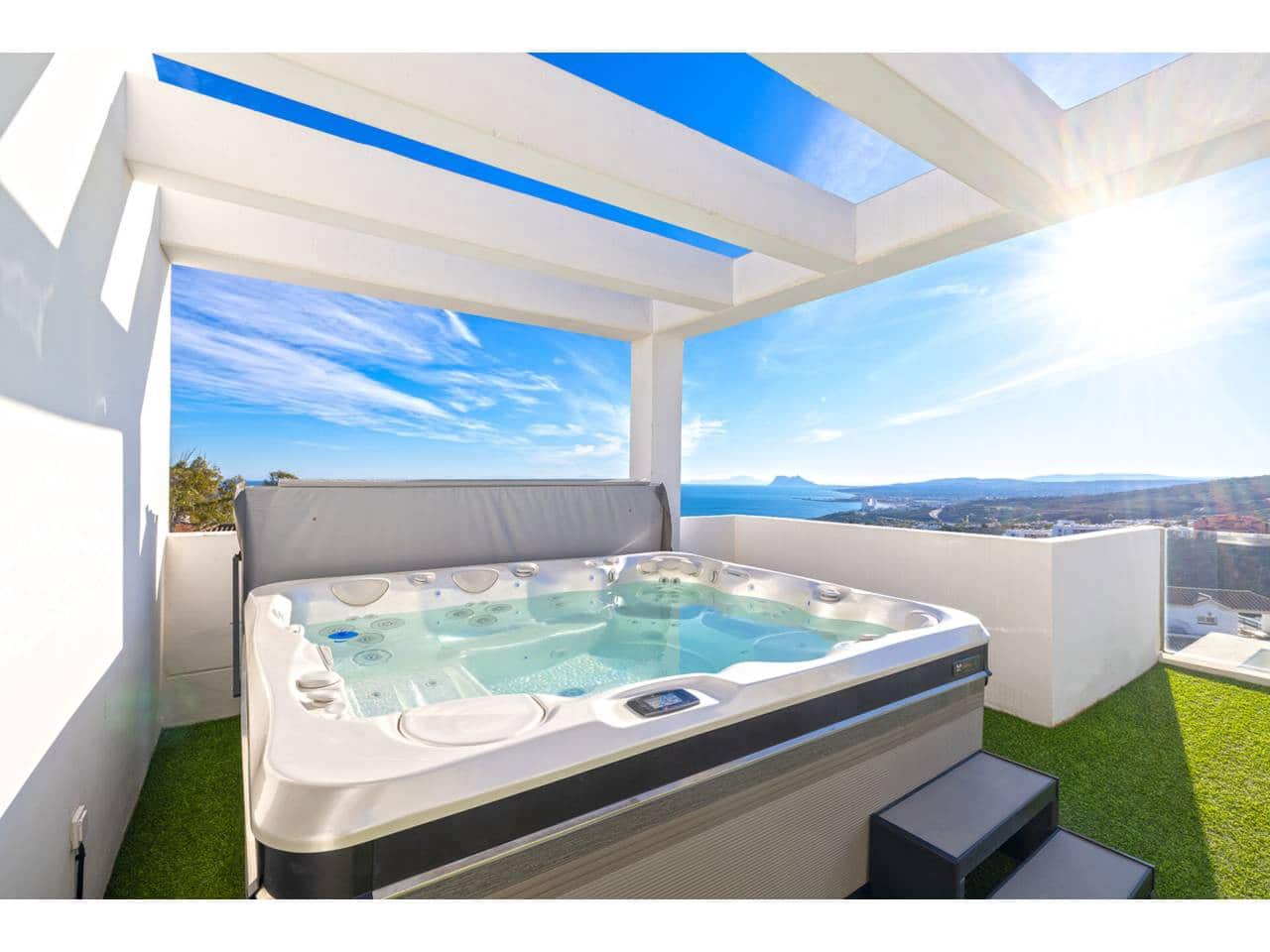 3 soveværelse Byhus til salg i Manilva med swimmingpool garage - € 699.000 (Ref: 9542795)