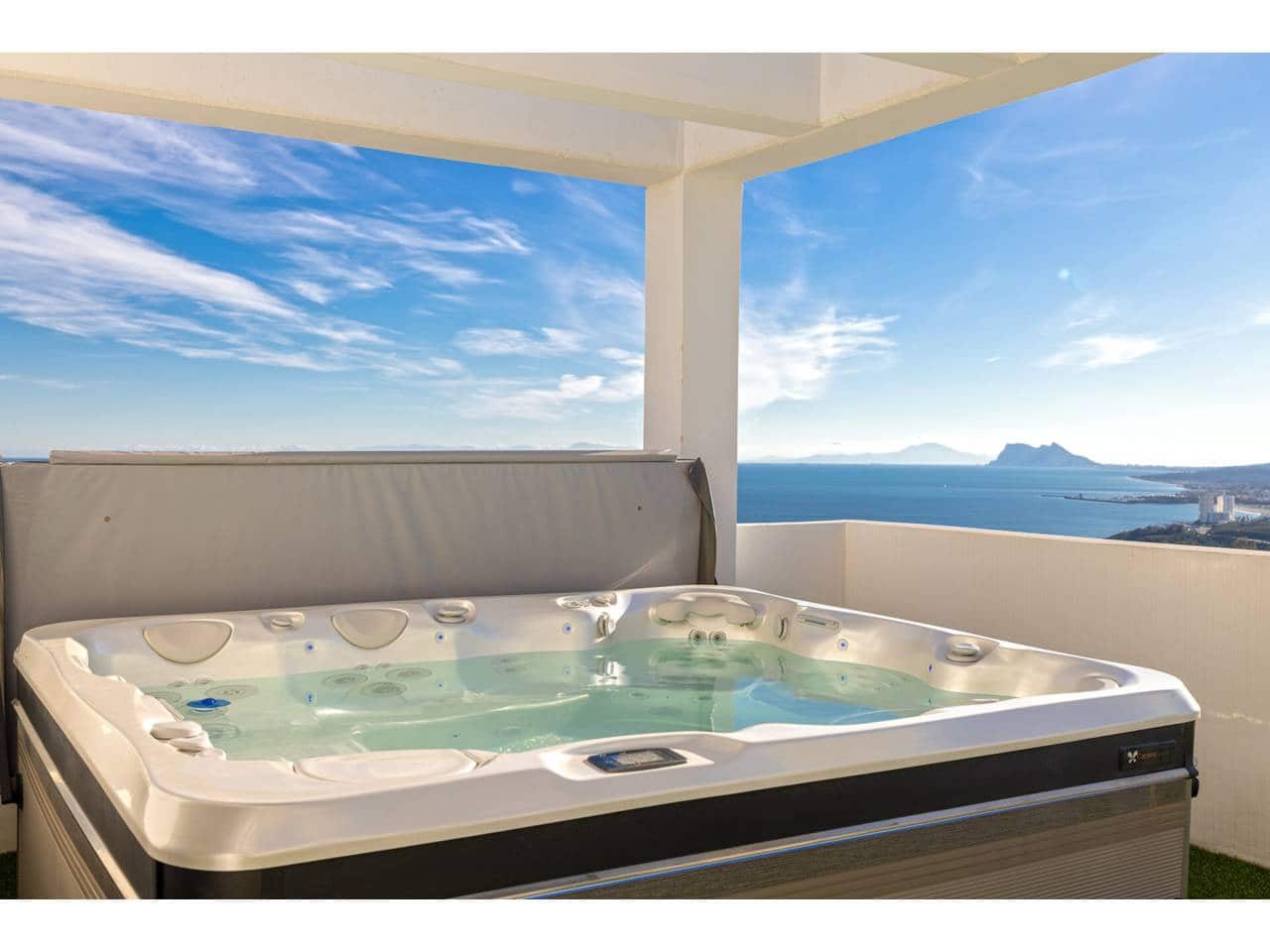 3 soveværelse Byhus til salg i Manilva med swimmingpool garage - € 699.000 (Ref: 9542795)