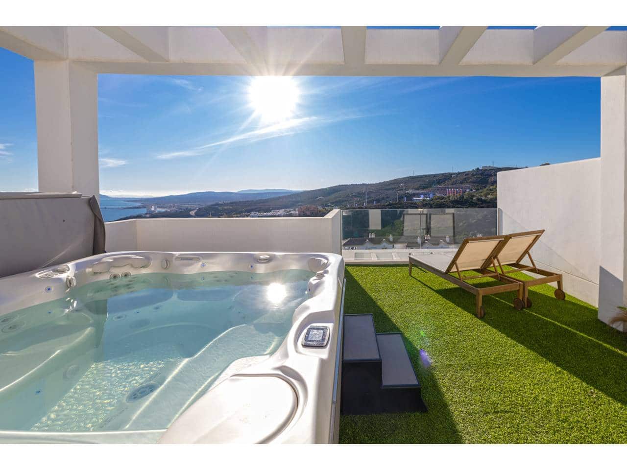 3 soveværelse Byhus til salg i Manilva med swimmingpool garage - € 699.000 (Ref: 9542795)