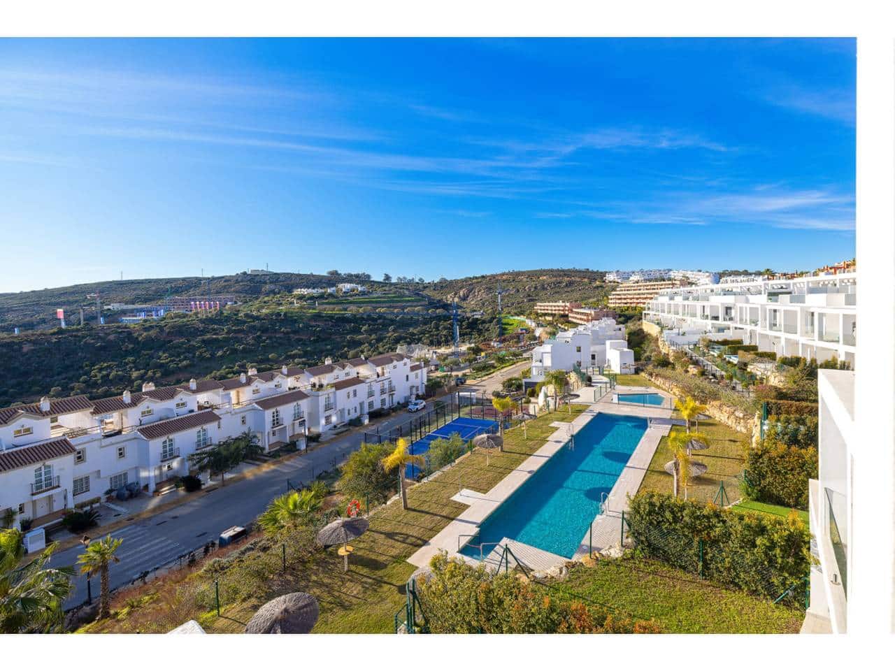 3 soveværelse Byhus til salg i Manilva med swimmingpool garage - € 699.000 (Ref: 9542795)