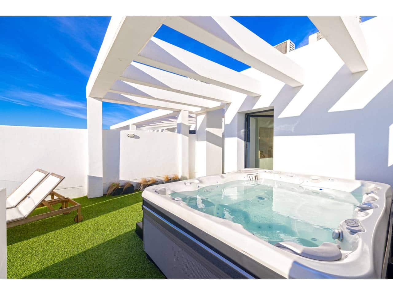 3 soveværelse Byhus til salg i Manilva med swimmingpool garage - € 699.000 (Ref: 9542795)