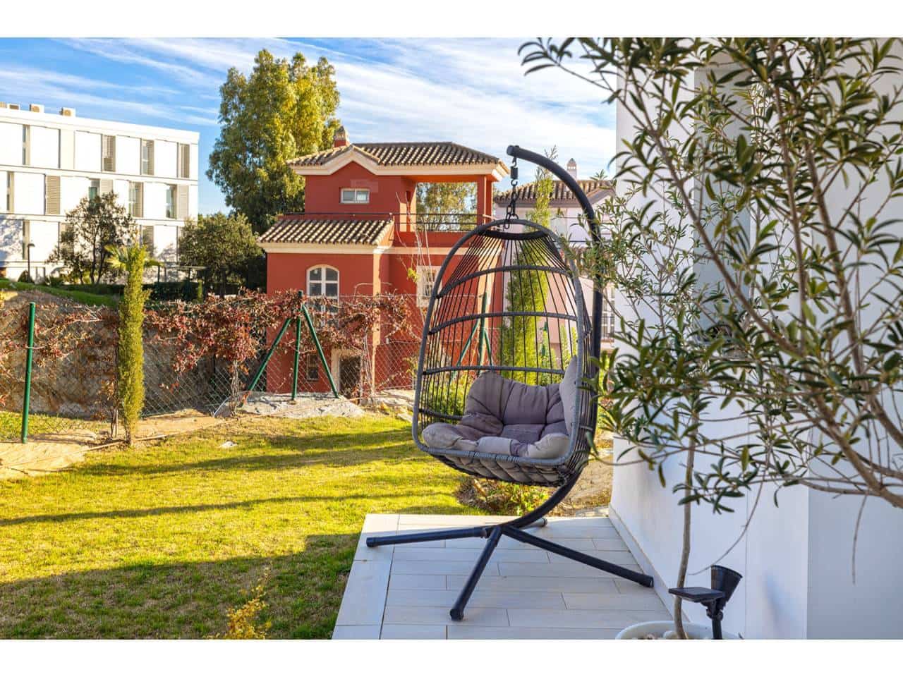 3 soveværelse Byhus til salg i Manilva med swimmingpool garage - € 699.000 (Ref: 9542795)