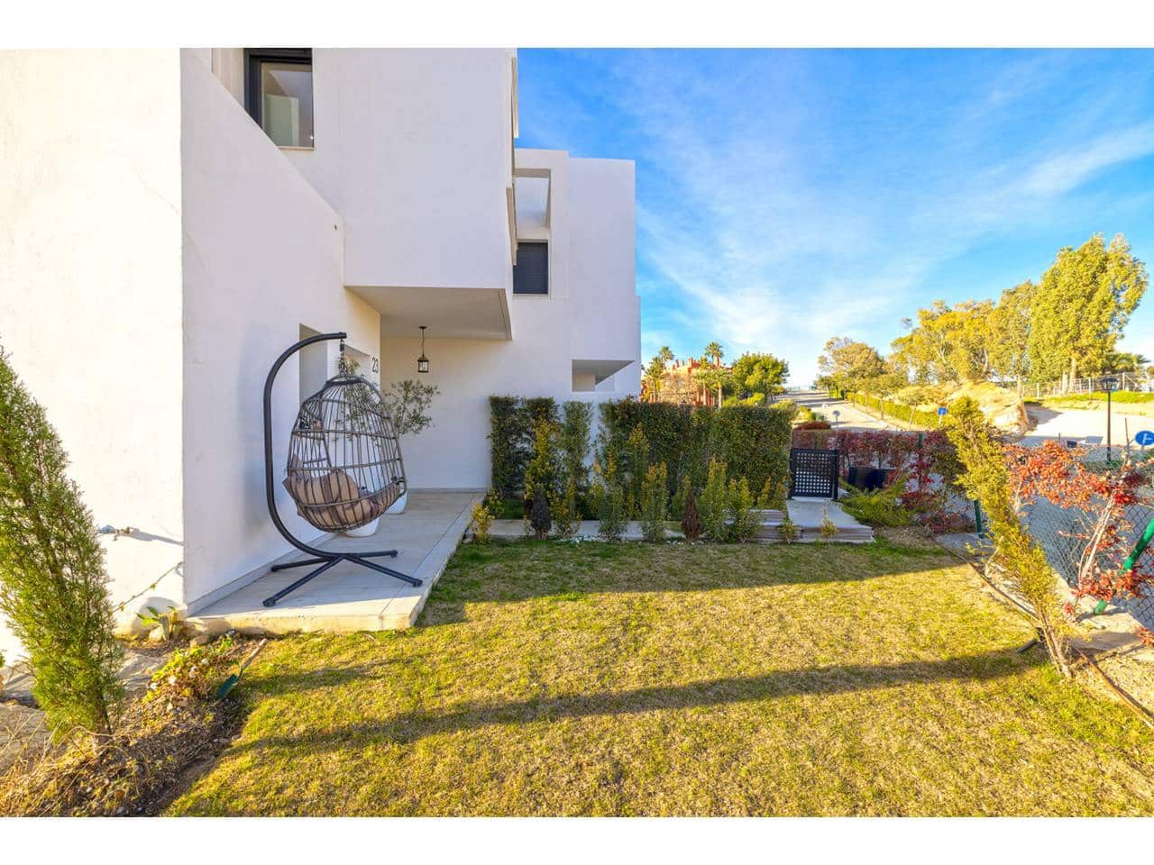 3 soveværelse Byhus til salg i Manilva med swimmingpool garage - € 699.000 (Ref: 9542795)