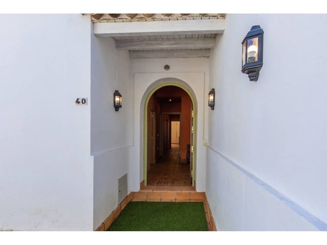 3 bedroom Villa for sale in Benalup with pool garage - € 525,000 (Ref: 9550514)