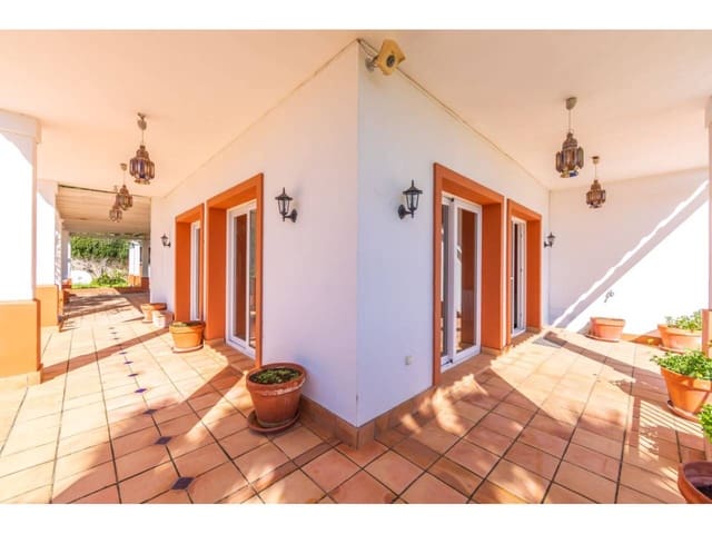 3 bedroom Villa for sale in Benalup with pool garage - € 525,000 (Ref: 9550514)