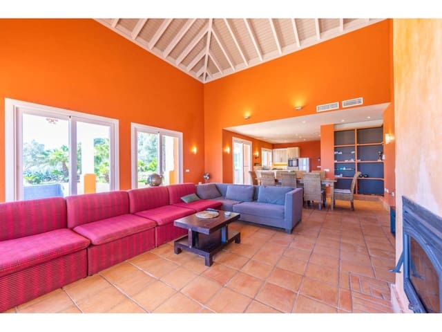 3 bedroom Villa for sale in Benalup with pool garage - € 525,000 (Ref: 9550514)