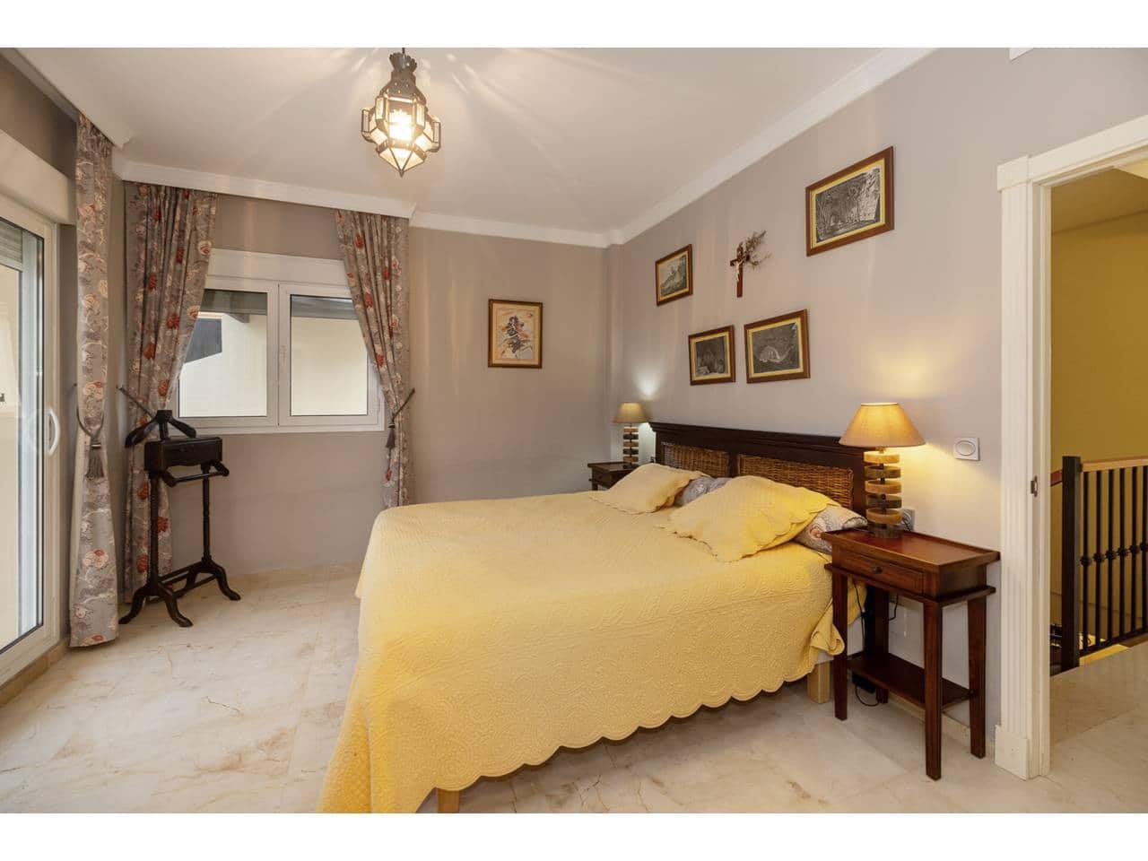 4 makuuhuone Huoneisto myytävänä paikassa Sotogrande mukana uima-altaan 
autotalli - 650 000 € (Ref: 9573682)