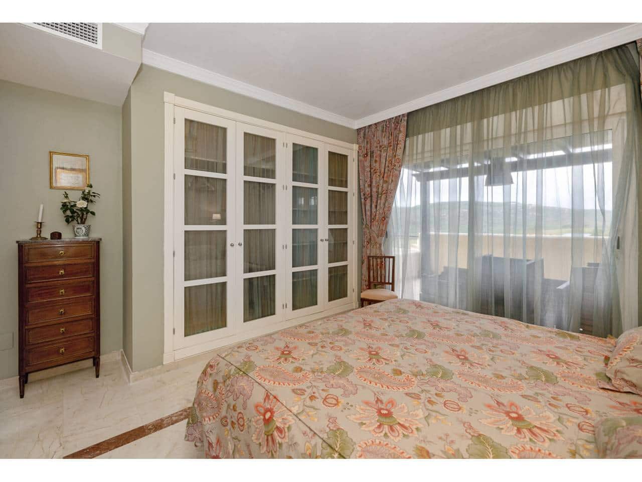 4 makuuhuone Huoneisto myytävänä paikassa Sotogrande mukana uima-altaan 
autotalli - 650 000 € (Ref: 9573682)