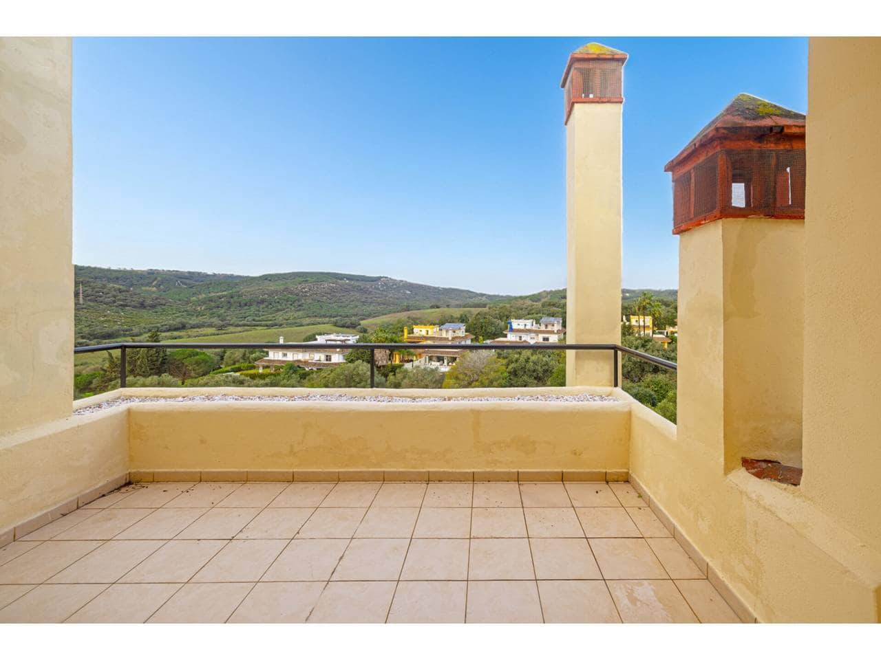 4 makuuhuone Huoneisto myytävänä paikassa Sotogrande mukana uima-altaan 
autotalli - 650 000 € (Ref: 9573682)