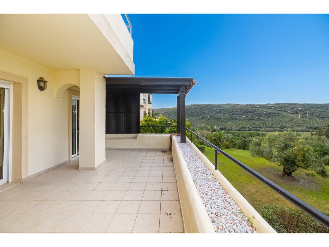 4 makuuhuone Huoneisto myytävänä paikassa Sotogrande mukana uima-altaan 
autotalli - 650 000 € (Ref: 9573682)