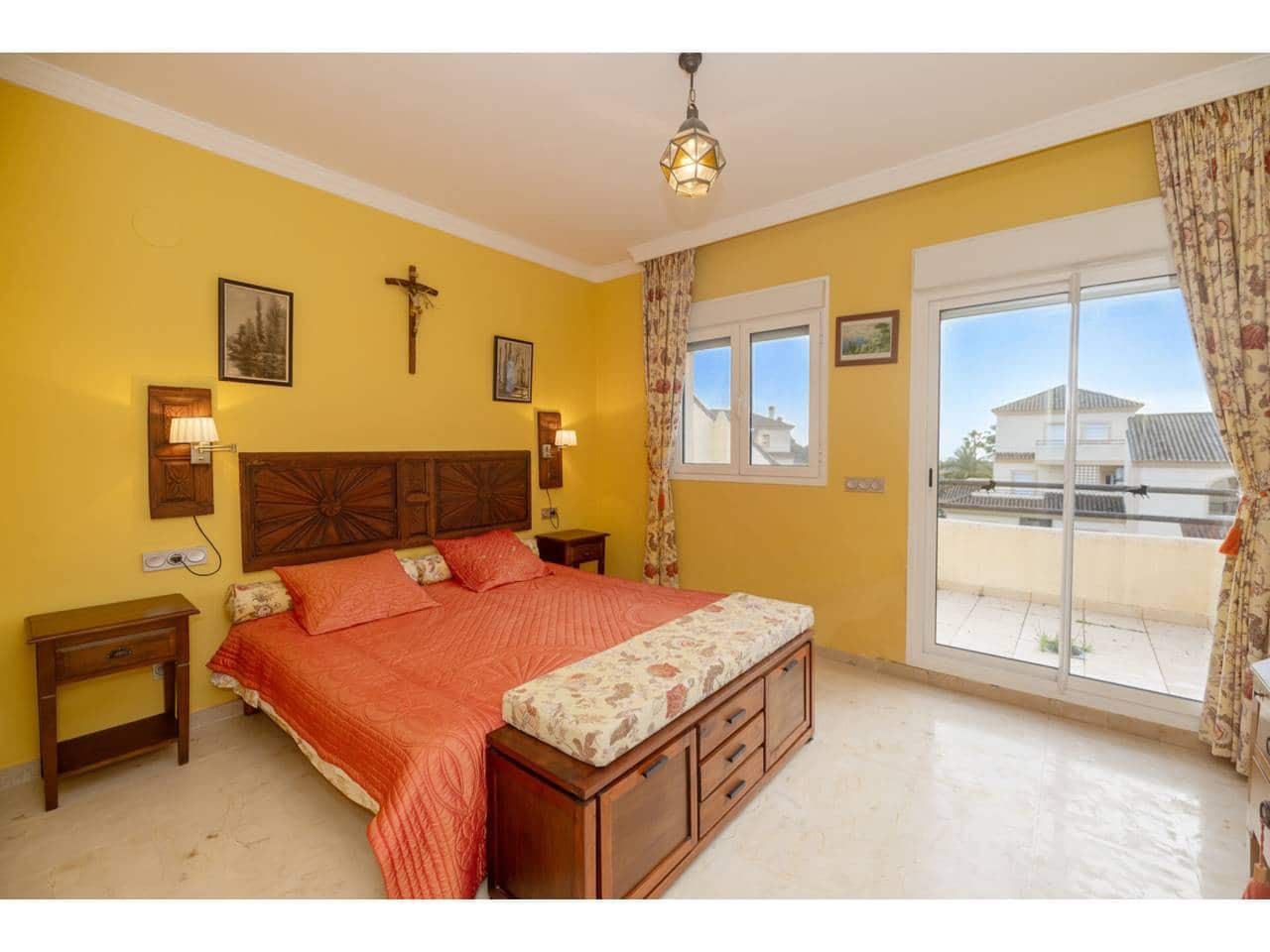 4 makuuhuone Huoneisto myytävänä paikassa Sotogrande mukana uima-altaan 
autotalli - 650 000 € (Ref: 9573682)