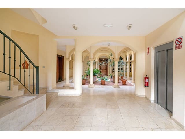 4 chambre Appartement à vendre à Sotogrande, San Roque avec piscine garage - 650 000 € (Ref: 9573682)