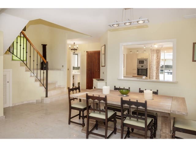 4 chambre Appartement à vendre à Sotogrande, San Roque avec piscine garage - 650 000 € (Ref: 9573682)