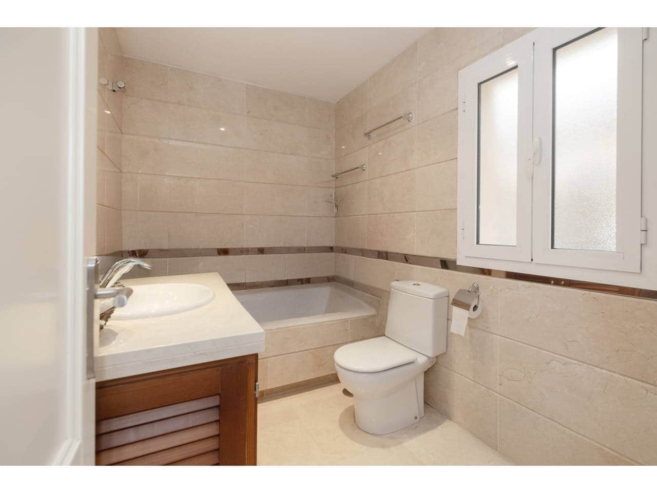 4 makuuhuone Huoneisto myytävänä paikassa Sotogrande mukana uima-altaan 
autotalli - 650 000 € (Ref: 9573682)