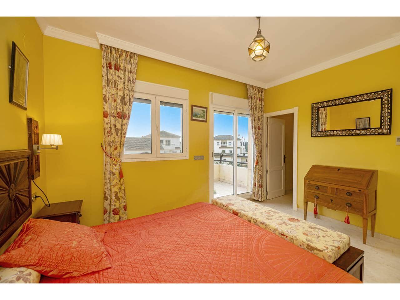 4 makuuhuone Huoneisto myytävänä paikassa Sotogrande mukana uima-altaan 
autotalli - 650 000 € (Ref: 9573682)