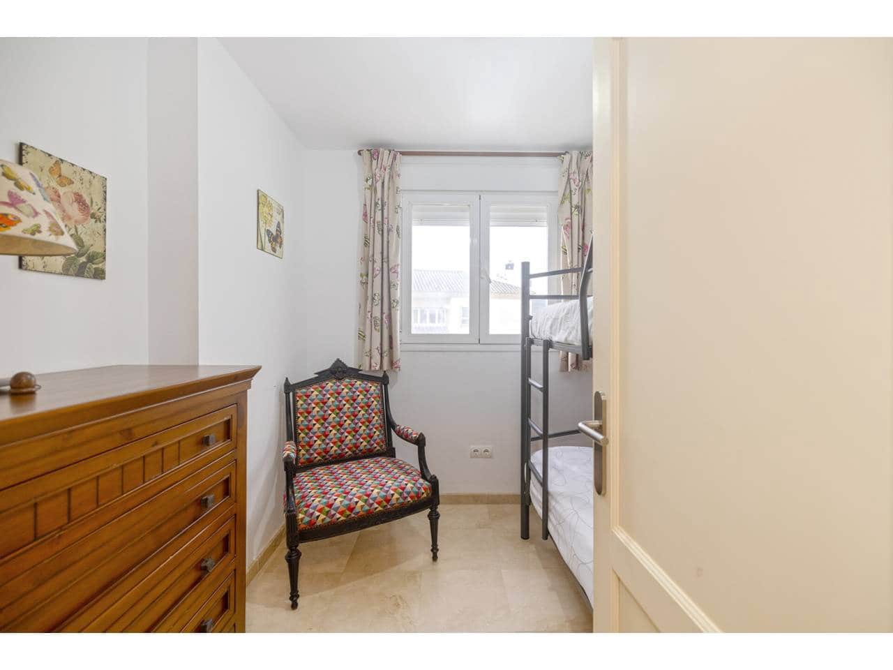 4 makuuhuone Huoneisto myytävänä paikassa Sotogrande mukana uima-altaan 
autotalli - 650 000 € (Ref: 9573682)