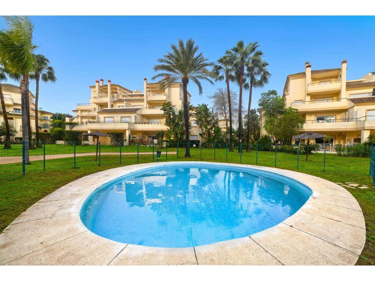 4 makuuhuone Huoneisto myytävänä paikassa Sotogrande mukana uima-altaan 
autotalli - 650 000 € (Ref: 9573682)