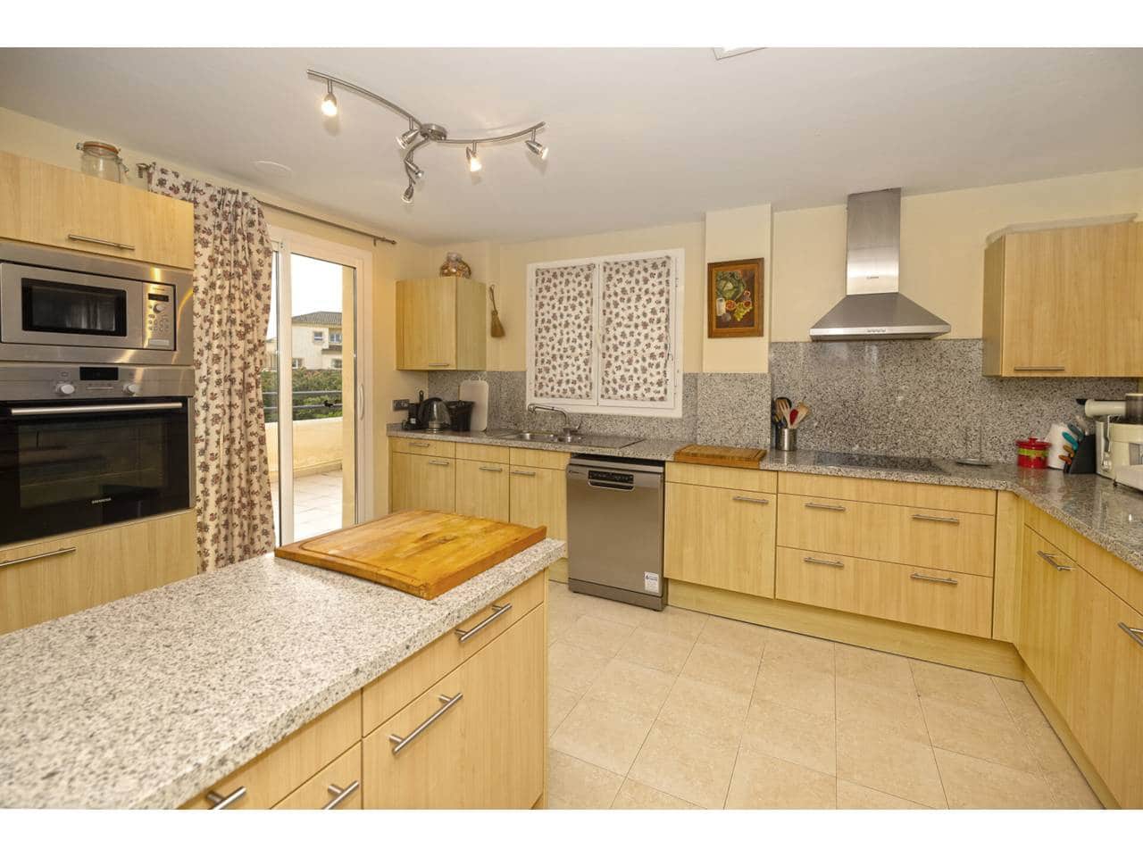 4 makuuhuone Huoneisto myytävänä paikassa Sotogrande mukana uima-altaan 
autotalli - 650 000 € (Ref: 9573682)