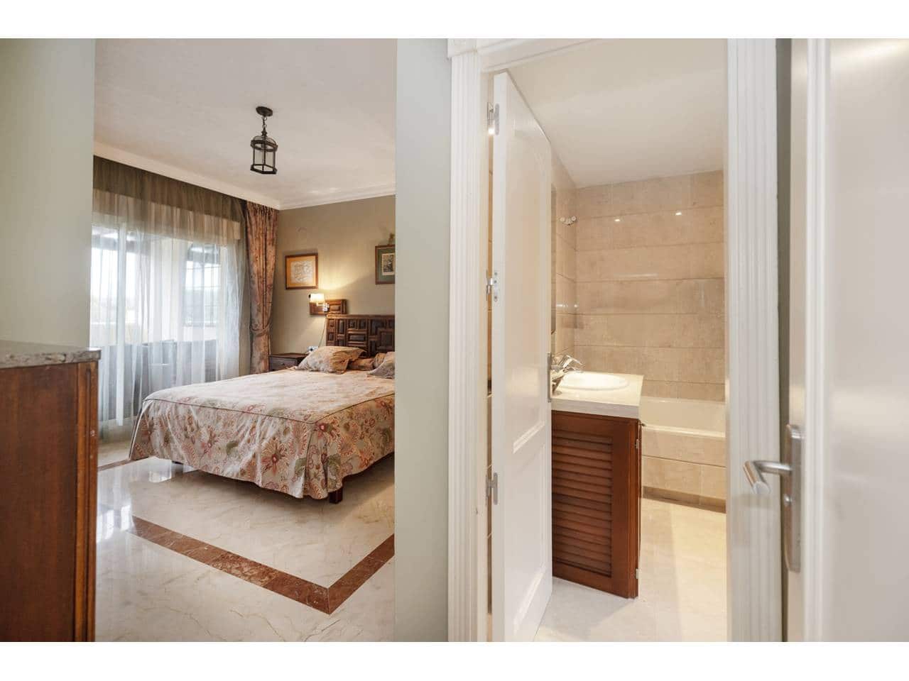 4 makuuhuone Huoneisto myytävänä paikassa Sotogrande mukana uima-altaan 
autotalli - 650 000 € (Ref: 9573682)