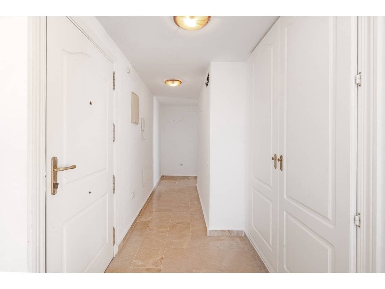 2 makuuhuone Kattohuoneisto myytävänä paikassa Manilva mukana uima-altaan 
autotalli - 280 000 € (Ref: 9627130)