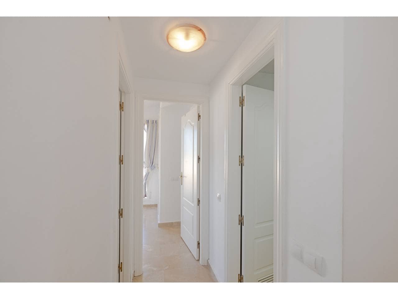 2 makuuhuone Kattohuoneisto myytävänä paikassa Manilva mukana uima-altaan 
autotalli - 280 000 € (Ref: 9627130)