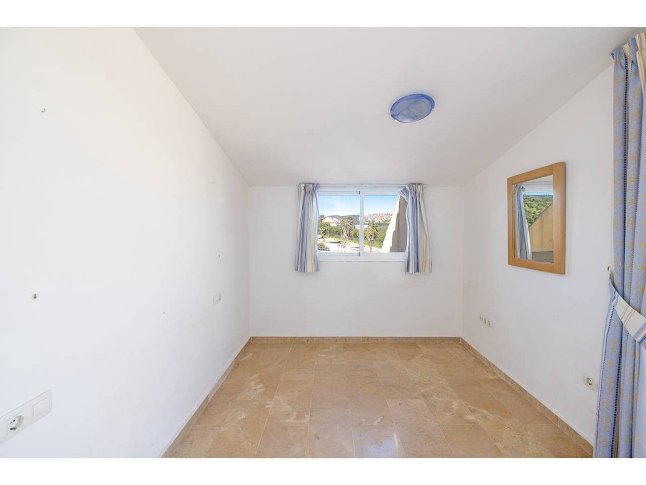 2 makuuhuone Kattohuoneisto myytävänä paikassa Manilva mukana uima-altaan 
autotalli - 280 000 € (Ref: 9627130)