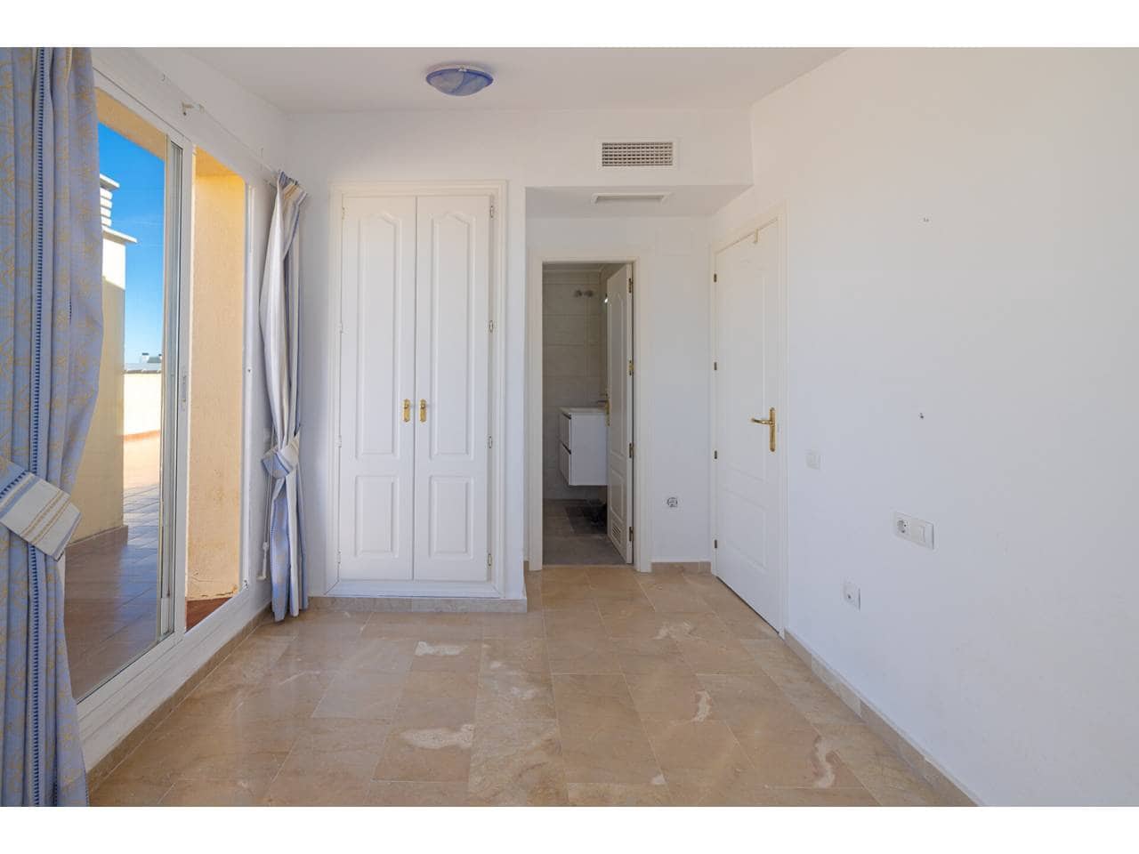 2 makuuhuone Kattohuoneisto myytävänä paikassa Manilva mukana uima-altaan 
autotalli - 280 000 € (Ref: 9627130)