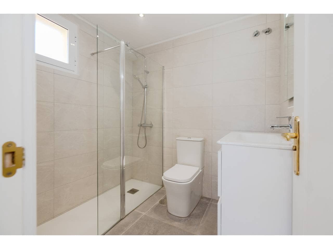 2 makuuhuone Kattohuoneisto myytävänä paikassa Manilva mukana uima-altaan 
autotalli - 280 000 € (Ref: 9627130)