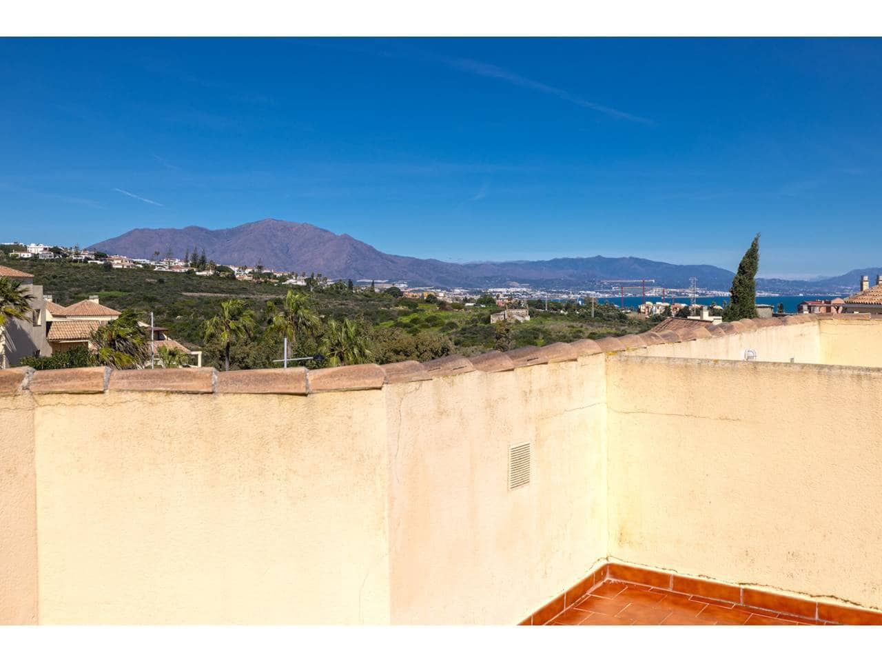 2 makuuhuone Kattohuoneisto myytävänä paikassa Manilva mukana uima-altaan 
autotalli - 280 000 € (Ref: 9627130)