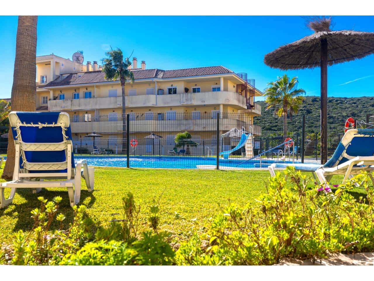 2 makuuhuone Kattohuoneisto myytävänä paikassa Manilva mukana uima-altaan 
autotalli - 280 000 € (Ref: 9627130)