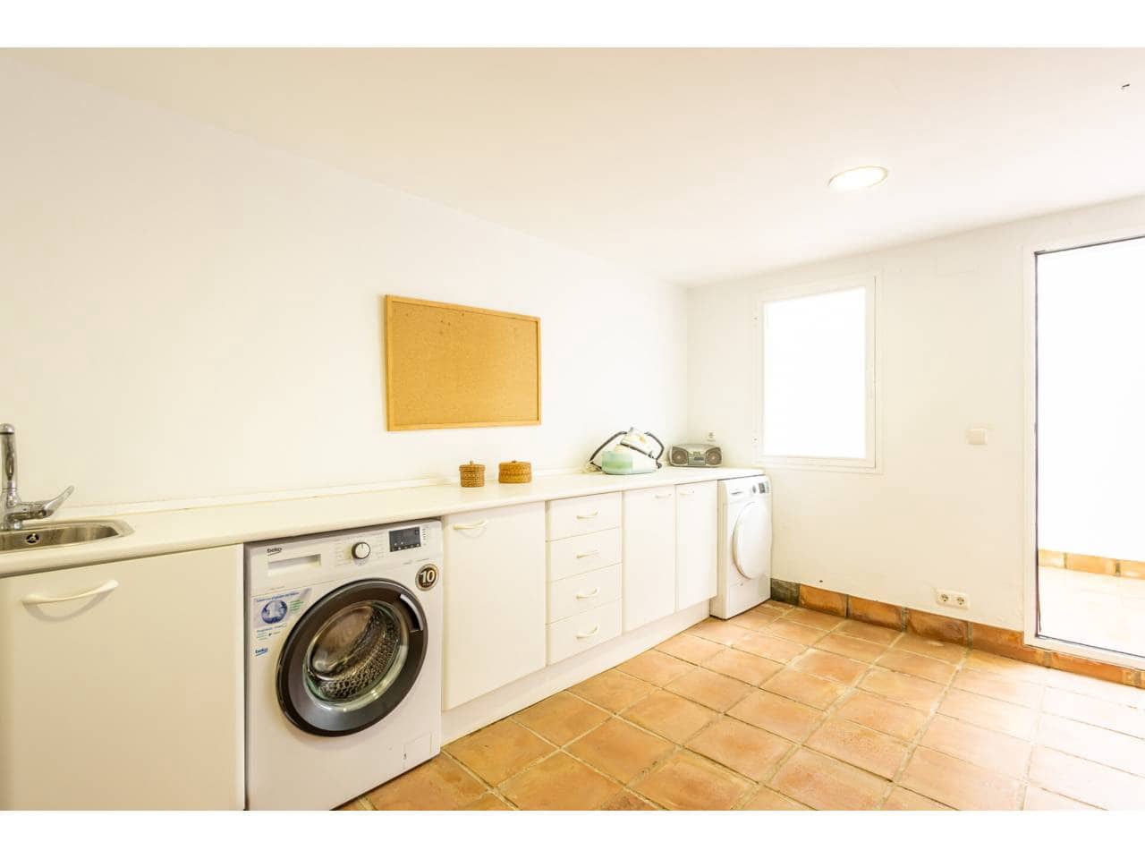 3 slaapkamer Villa te koop in Benalup met zwembad garage - € 699.000 (Ref: 9665759)