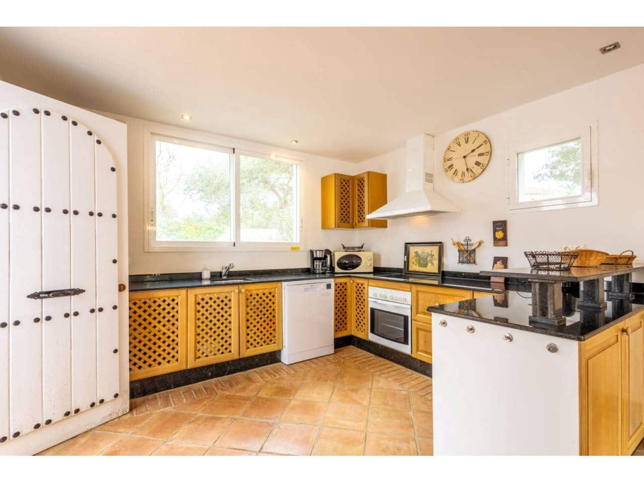 3 slaapkamer Villa te koop in Benalup met zwembad garage - € 699.000 (Ref: 9665759)