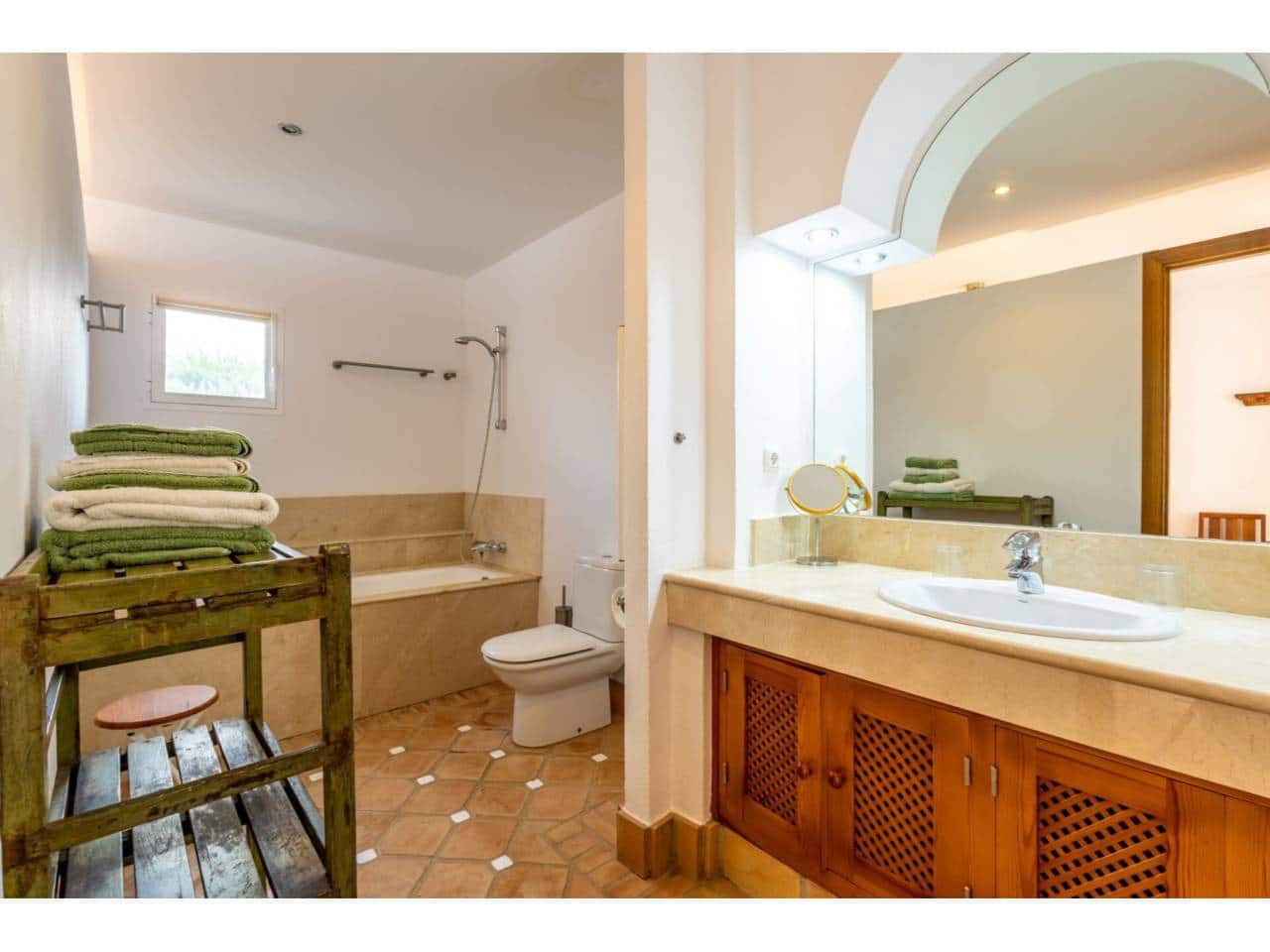 3 slaapkamer Villa te koop in Benalup met zwembad garage - € 699.000 (Ref: 9665759)