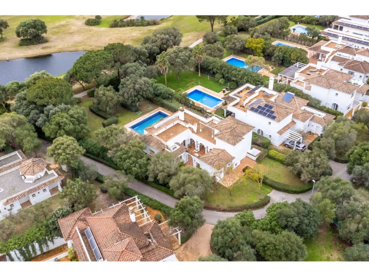 3 slaapkamer Villa te koop in Benalup met zwembad garage - € 699.000 (Ref: 9665759)