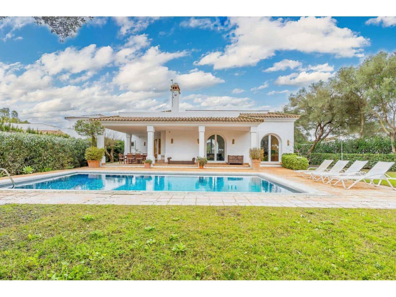 3 bedroom Villa for sale in Benalup with pool garage - € 699,000 (Ref: 9665759)