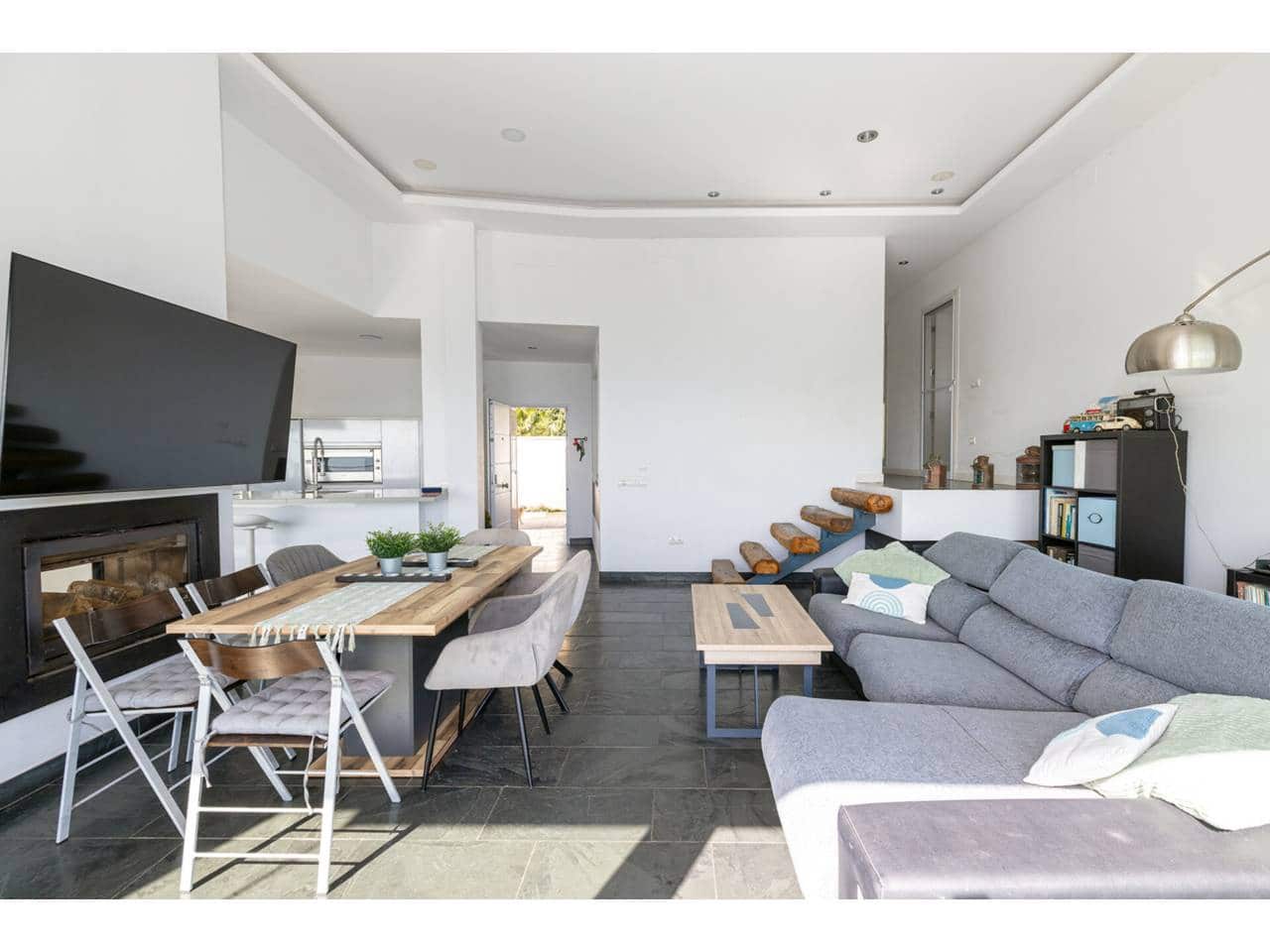 2 sovrum Villa till salu i Algeciras med pool garage - 550 000 € (Ref: 9669850)