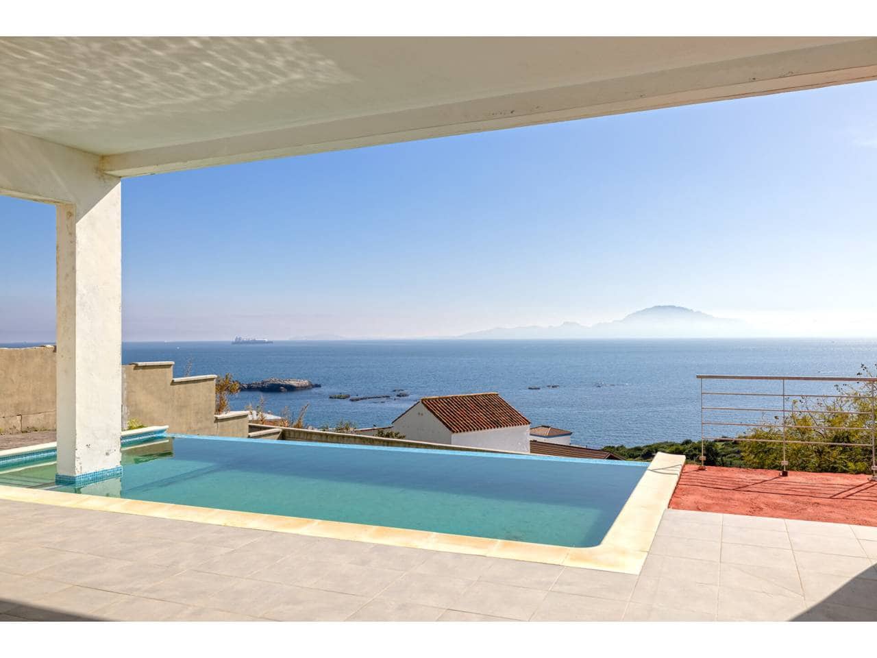 2 sovrum Villa till salu i Algeciras med pool garage - 550 000 € (Ref: 9669850)