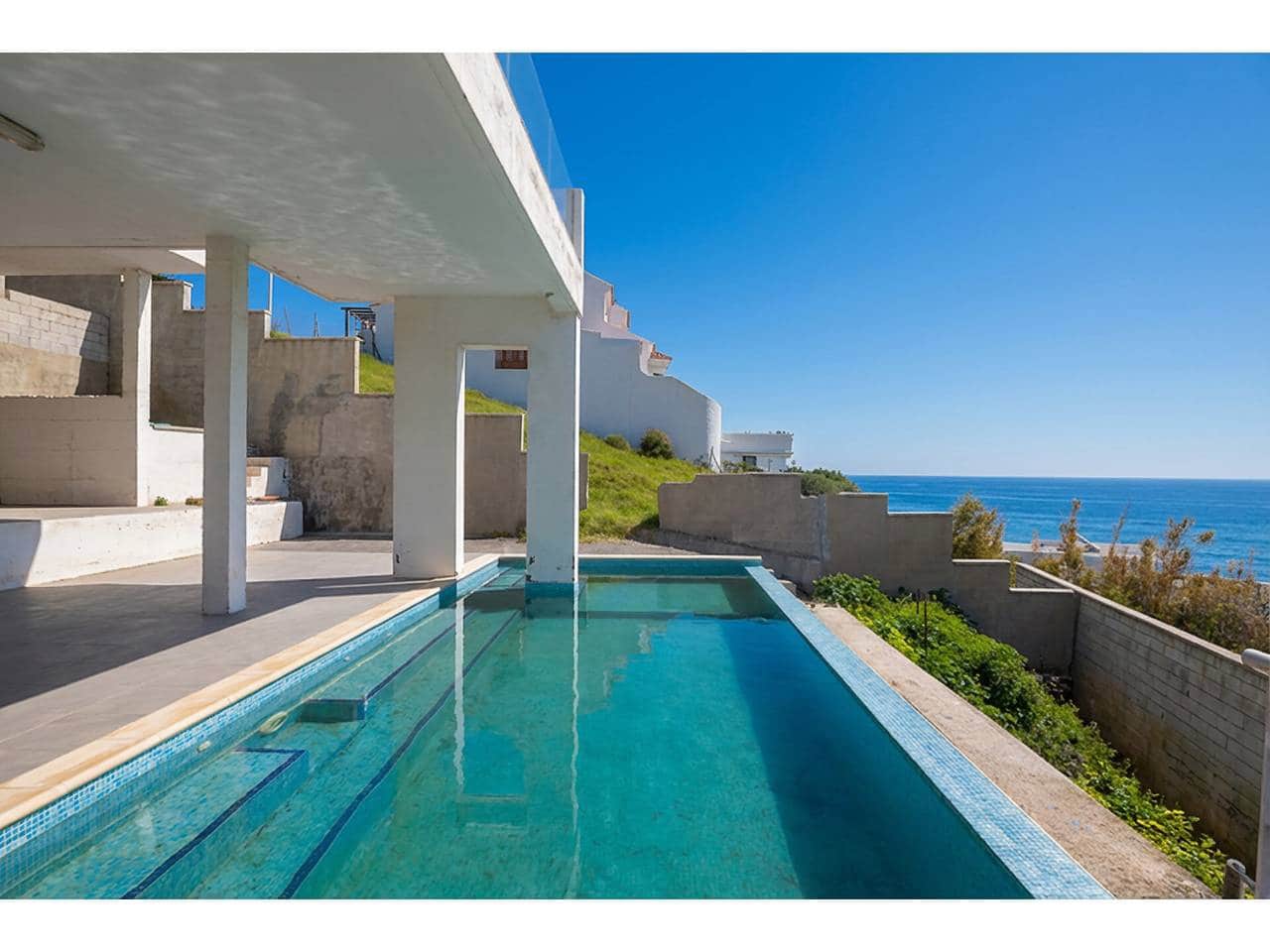 2 sovrum Villa till salu i Algeciras med pool garage - 550 000 € (Ref: 9669850)