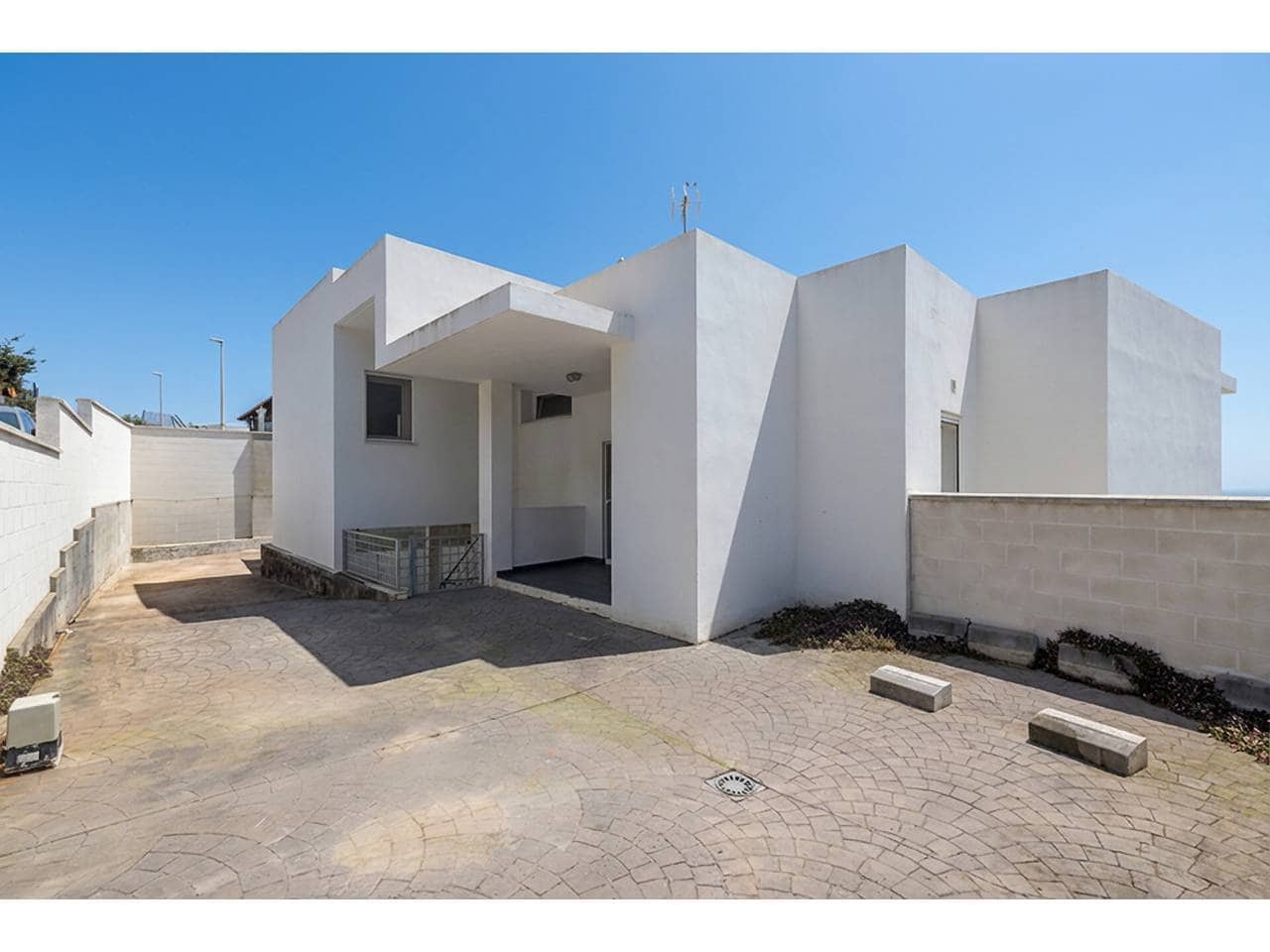 2 sovrum Villa till salu i Algeciras med pool garage - 550 000 € (Ref: 9669850)