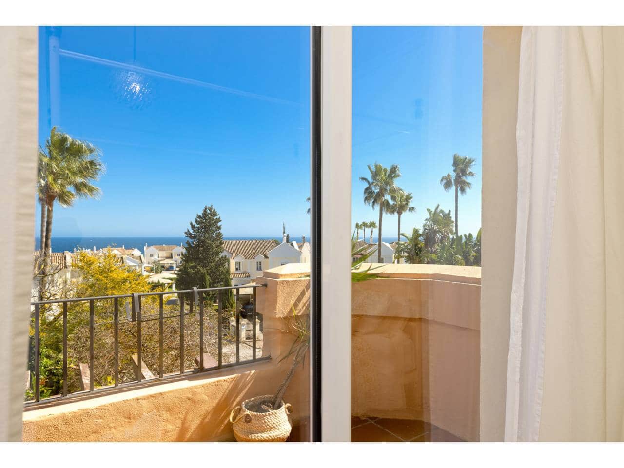 3 bedroom Townhouse for sale in La Alcaidesa with pool garage - € 620,000 (Ref: 9700316)