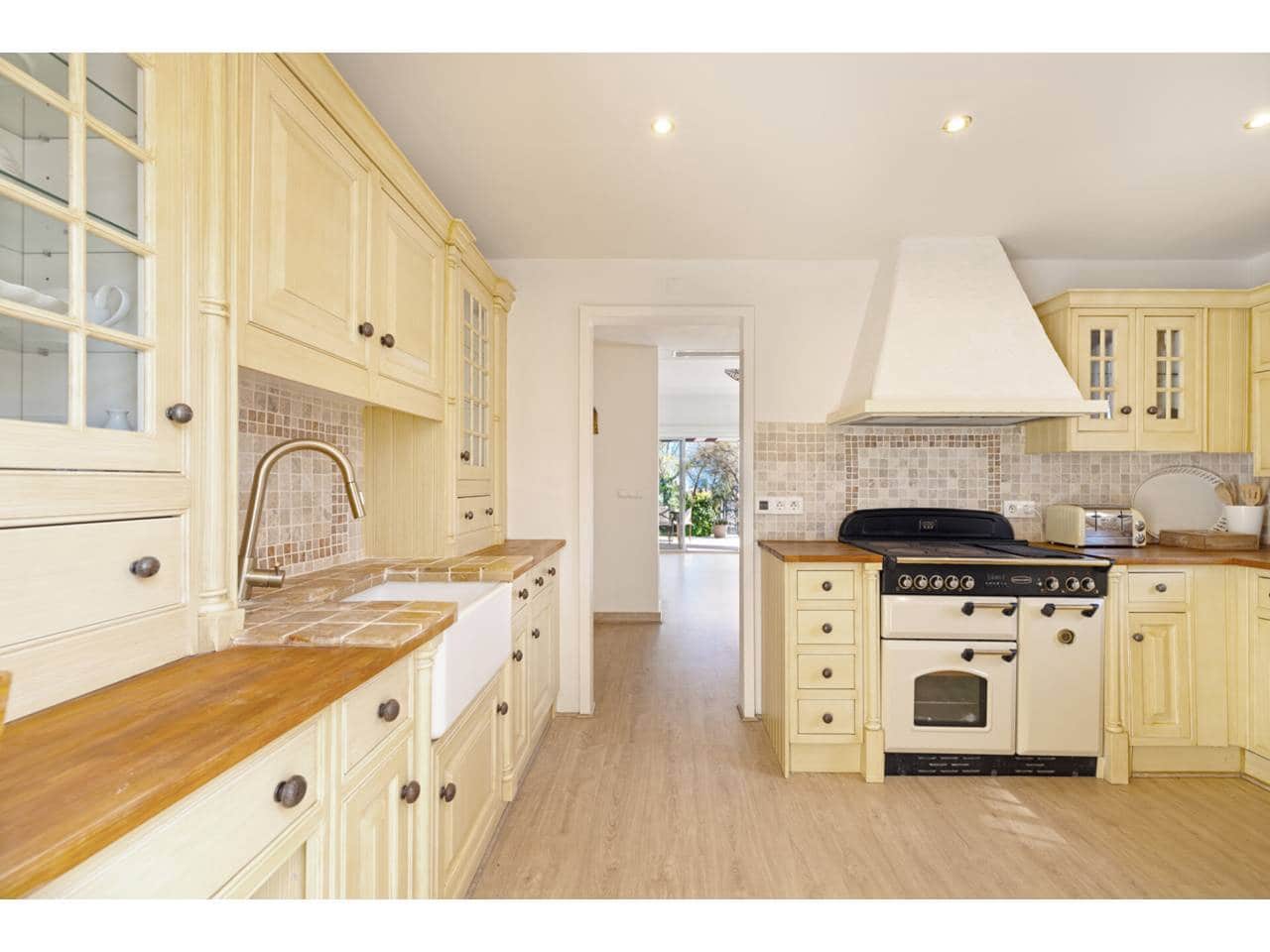 3 bedroom Townhouse for sale in La Alcaidesa with pool garage - € 620,000 (Ref: 9700316)