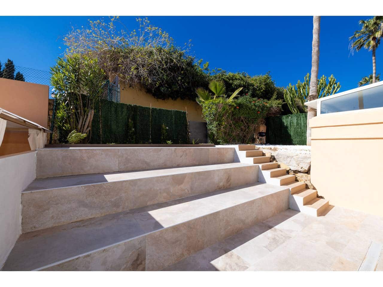 3 bedroom Townhouse for sale in La Alcaidesa with pool garage - € 620,000 (Ref: 9700316)