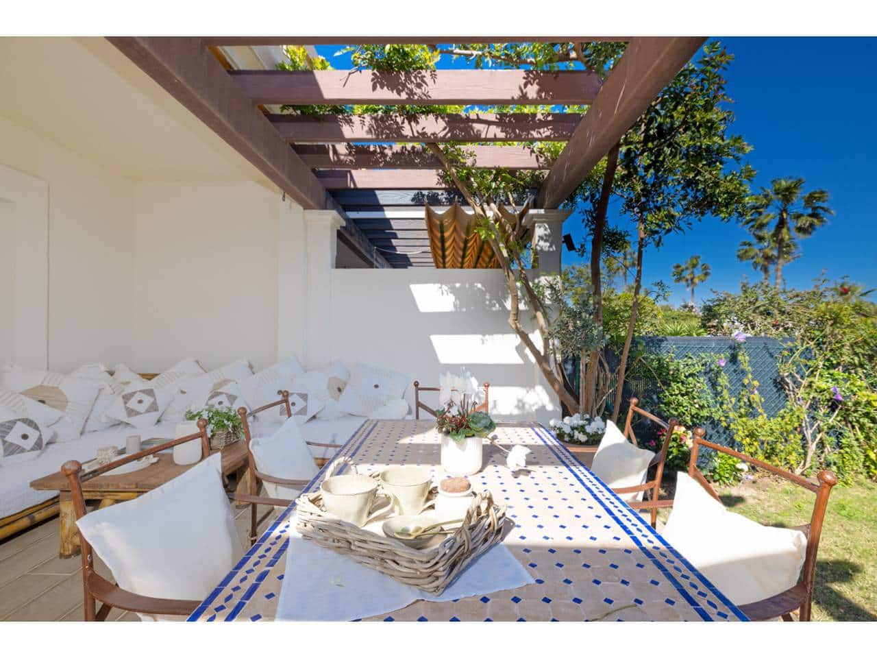 3 bedroom Townhouse for sale in La Alcaidesa with pool garage - € 620,000 (Ref: 9700316)