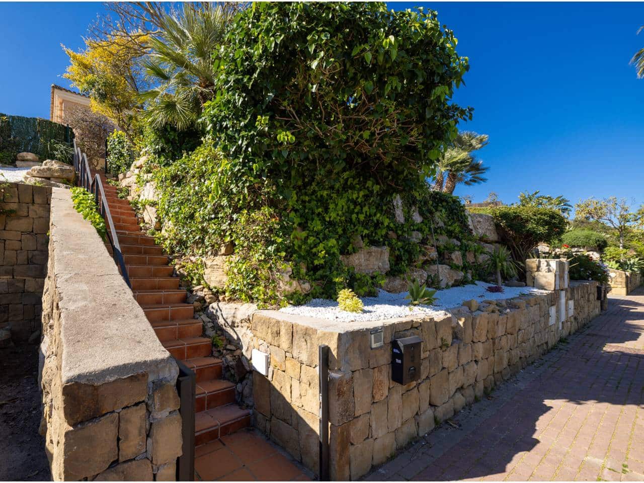 3 bedroom Townhouse for sale in La Alcaidesa with pool garage - € 620,000 (Ref: 9700316)