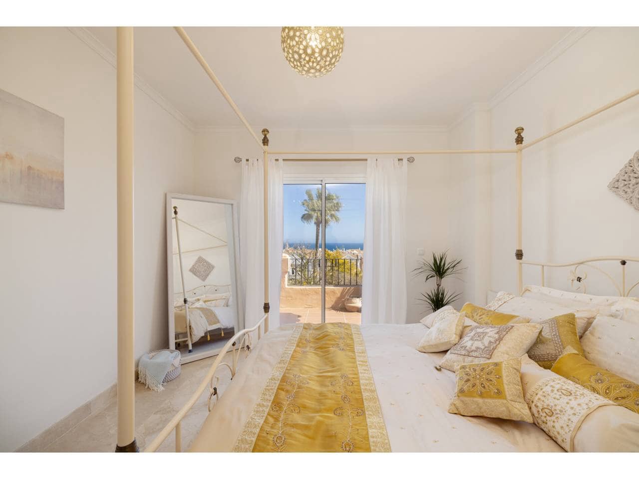 3 bedroom Townhouse for sale in La Alcaidesa with pool garage - € 620,000 (Ref: 9700316)