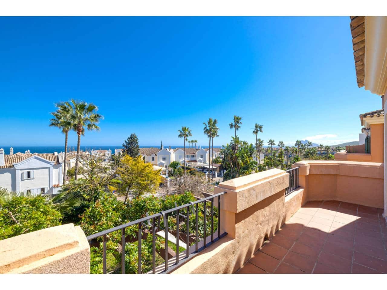 3 bedroom Townhouse for sale in La Alcaidesa with pool garage - € 620,000 (Ref: 9700316)