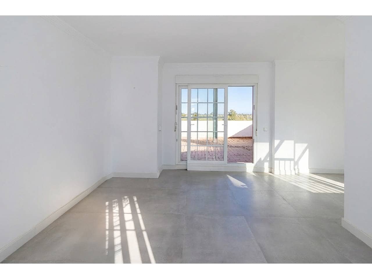 5 bedroom Townhouse for sale in Sotogrande with pool garage - € 689,000 (Ref: 9710961)