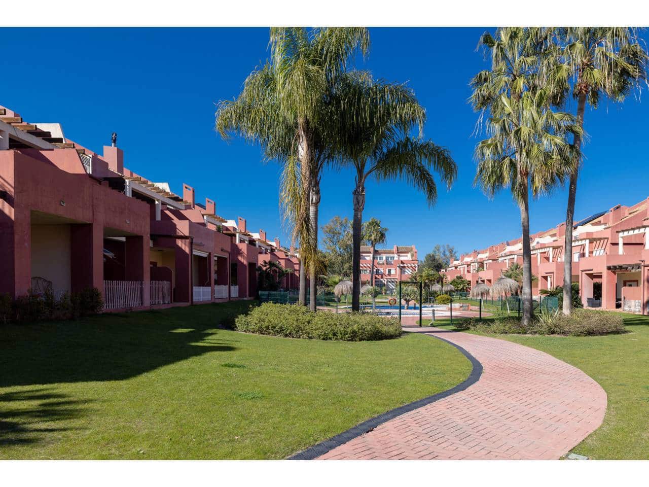 5 bedroom Townhouse for sale in Sotogrande with pool garage - € 689,000 (Ref: 9710961)